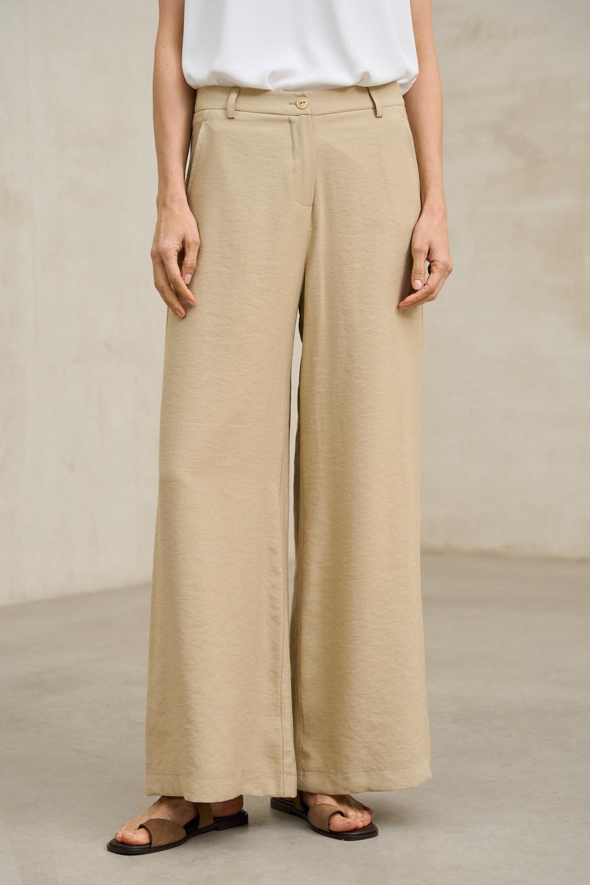 Lysel beige trousers