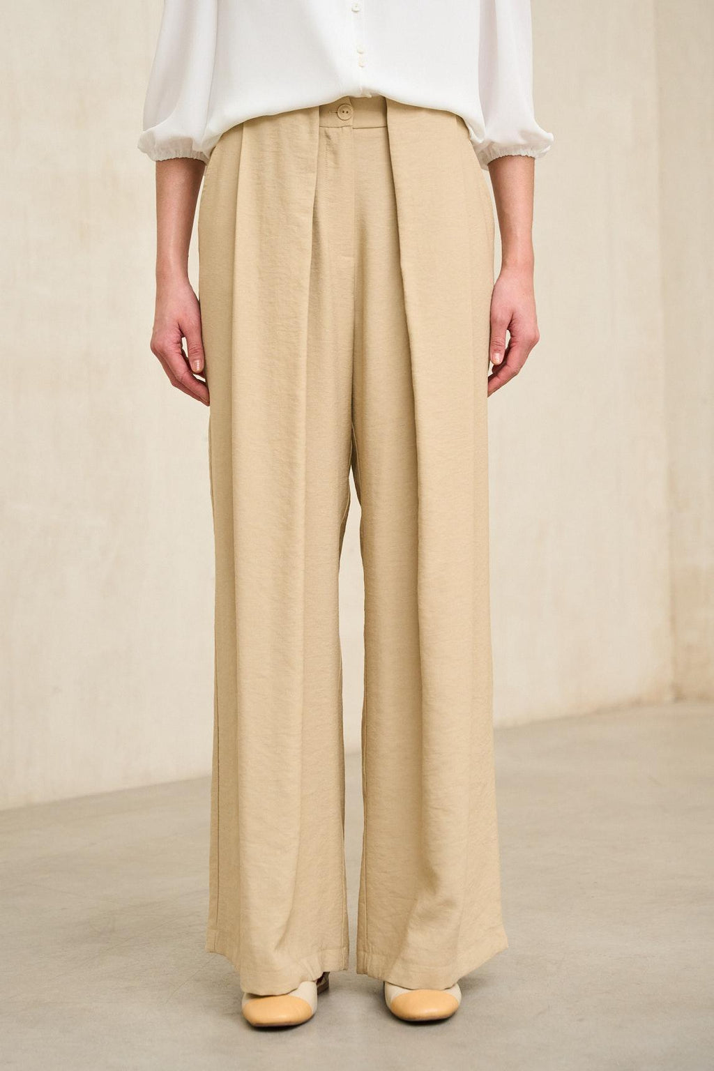 Beige Lyss trousers