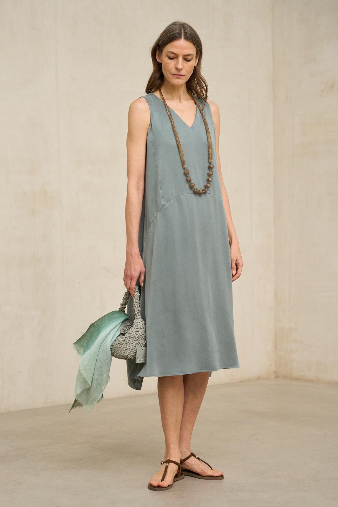 Naïra dress in sage green