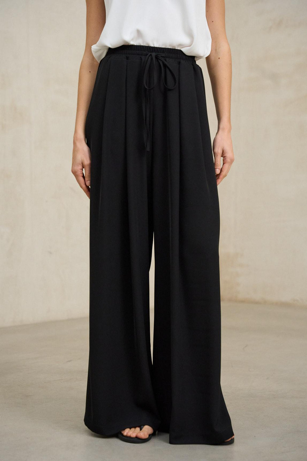 Lirien black trousers