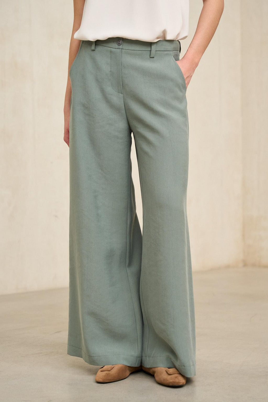 Lysel sage green trousers