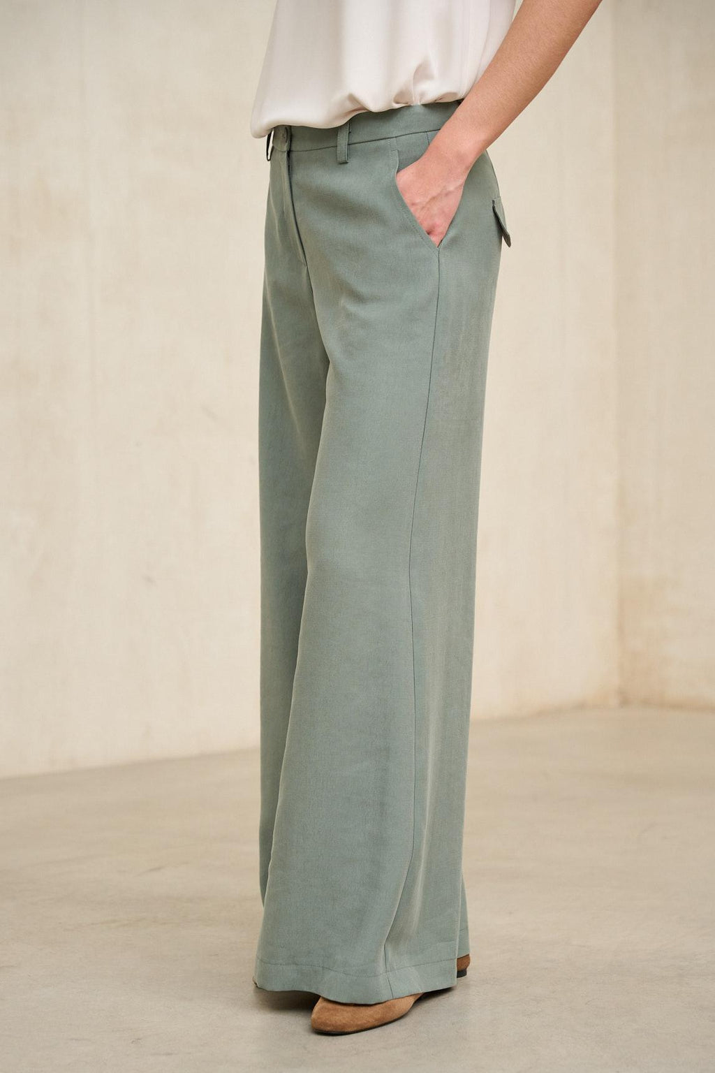 Lysel sage green trousers