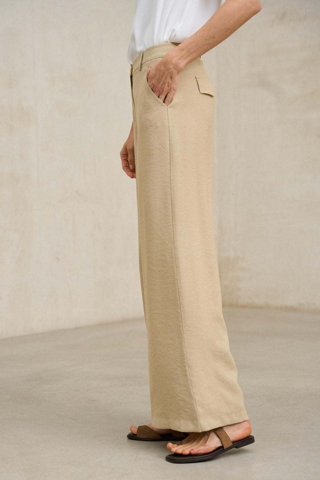 Lysel beige trousers