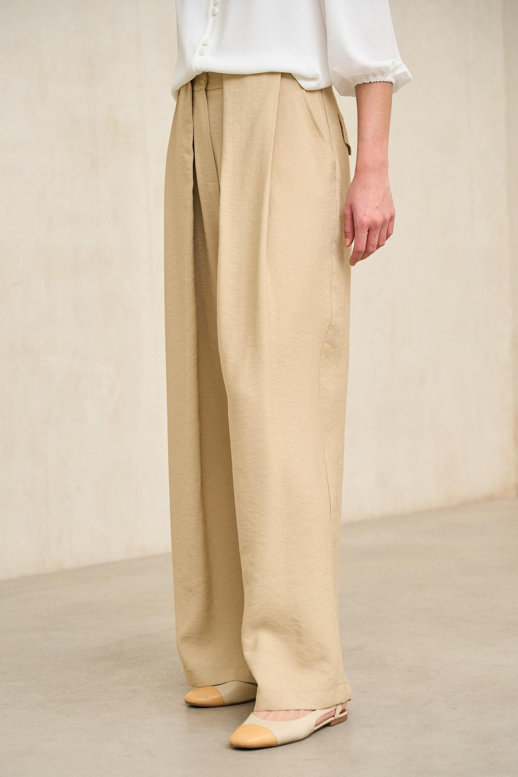 Beige Lyss trousers