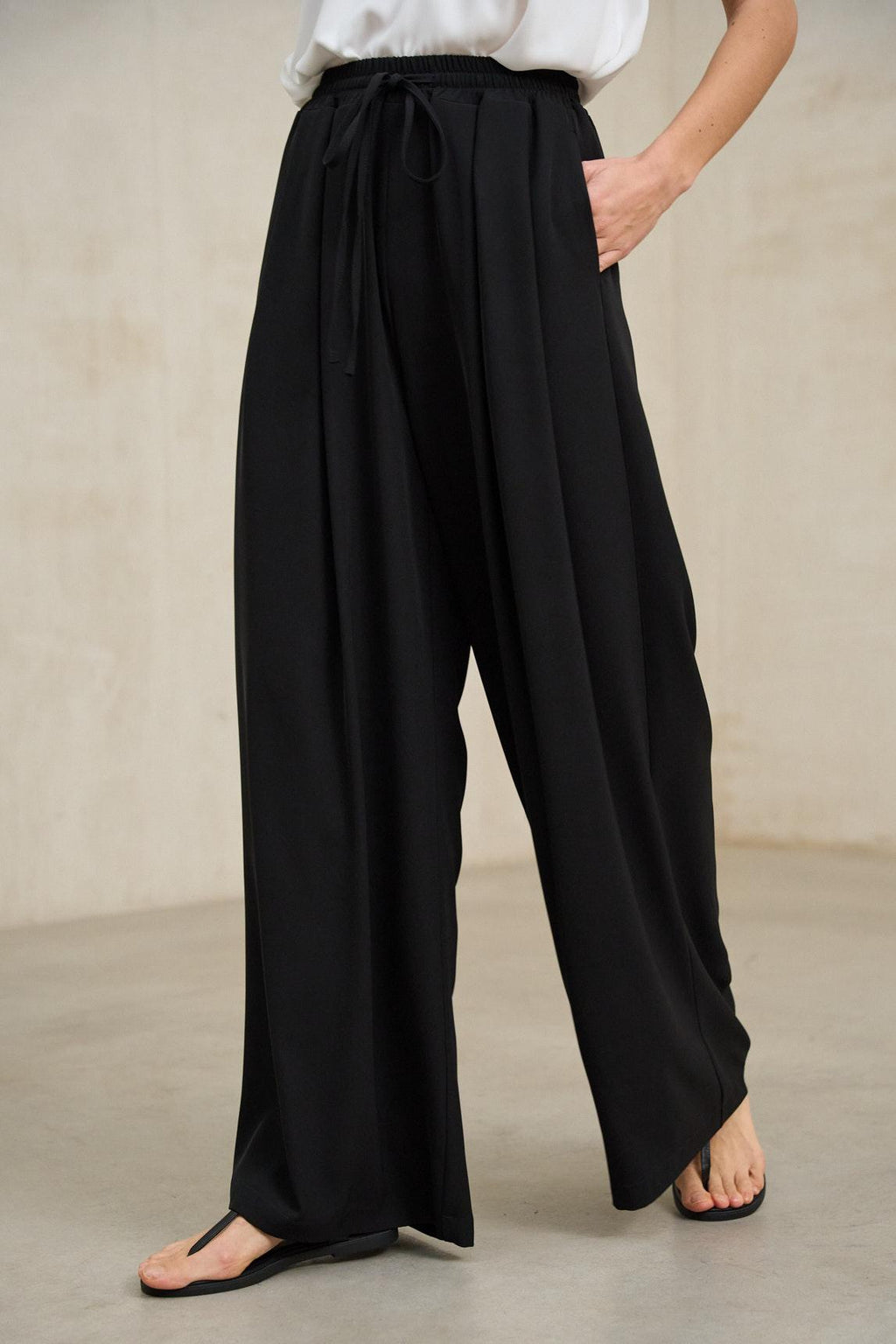 Lirien black trousers