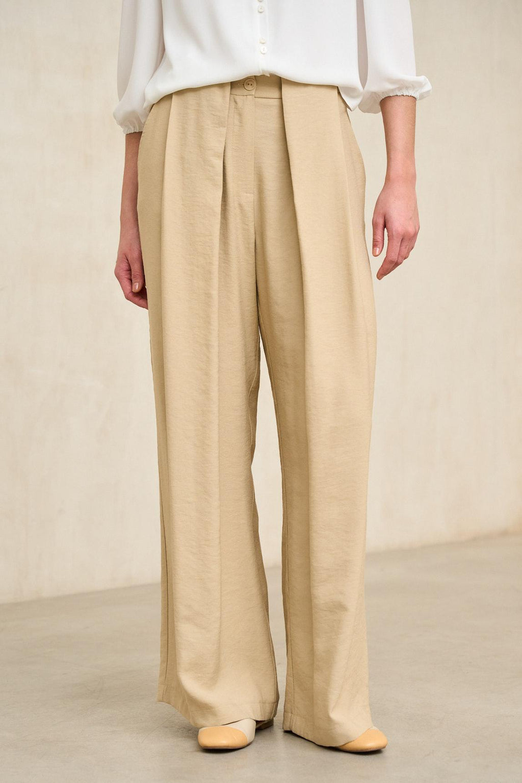 Beige Lyss trousers