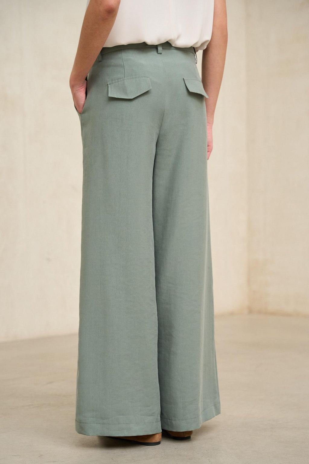 Lysel sage green trousers