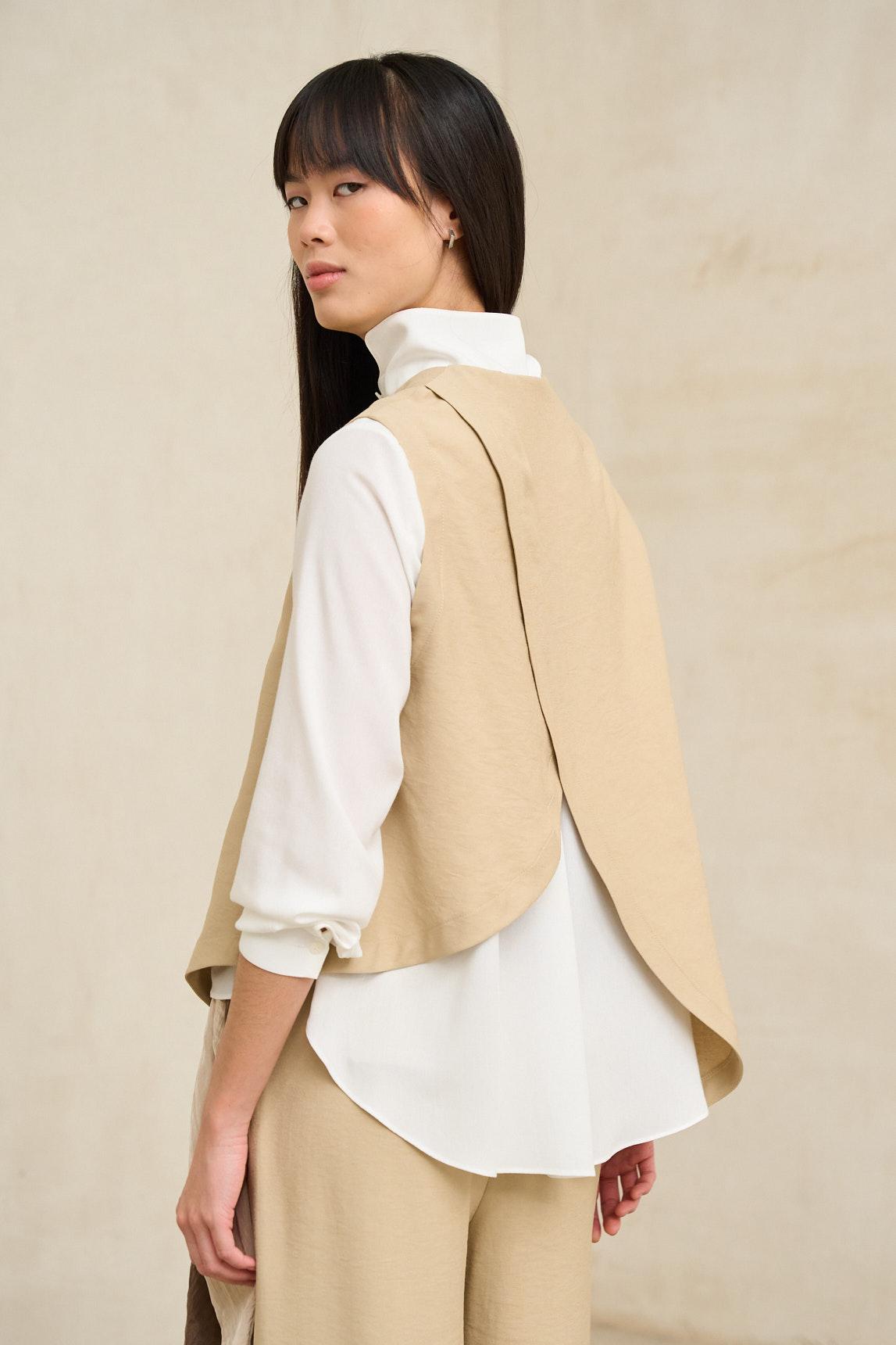 Freja beige vest