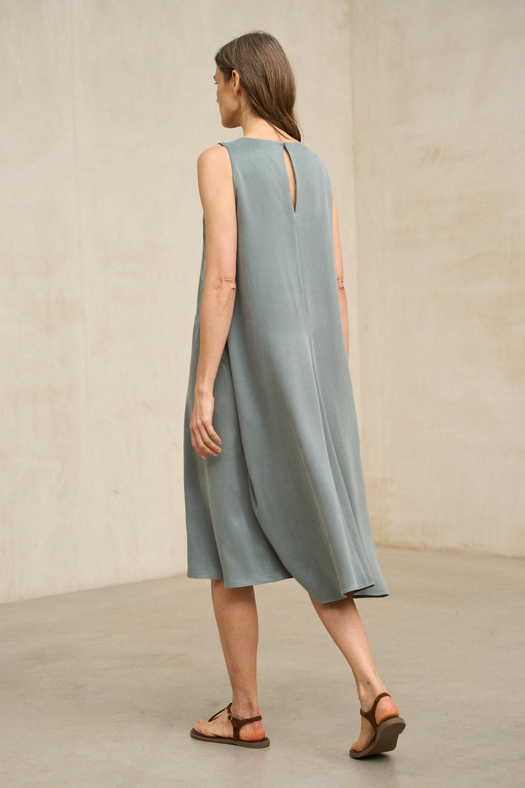 Naïra dress in sage green