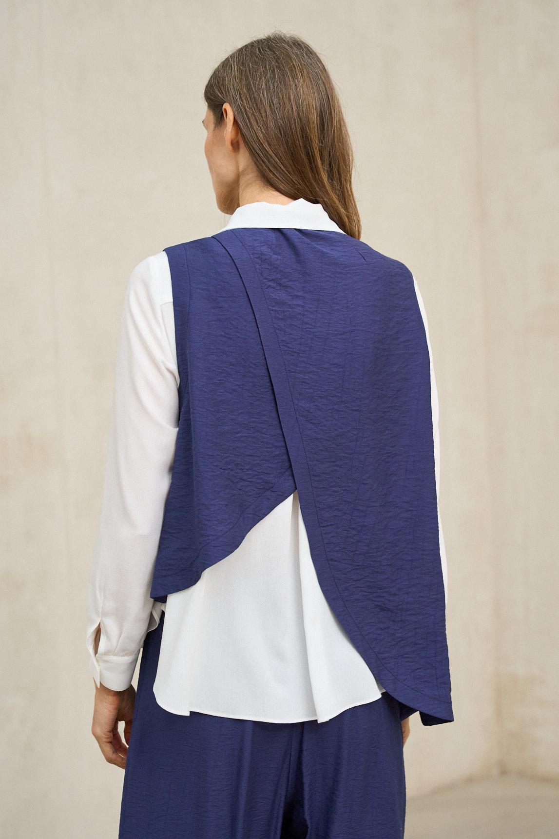Freja navy blue vest