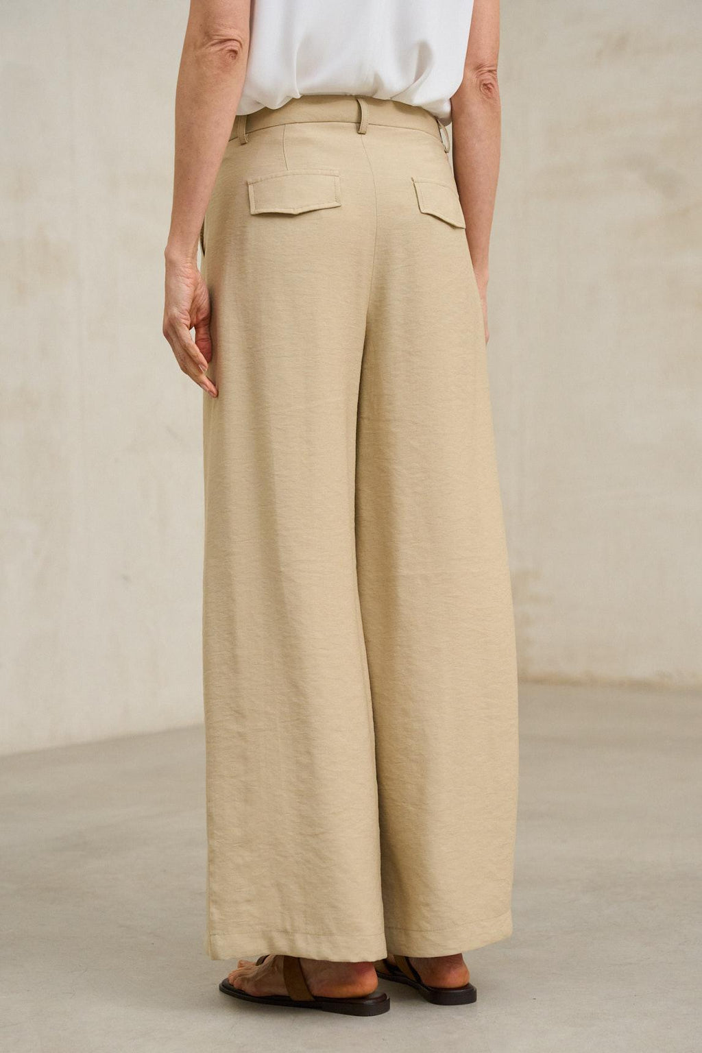 Lysel beige trousers