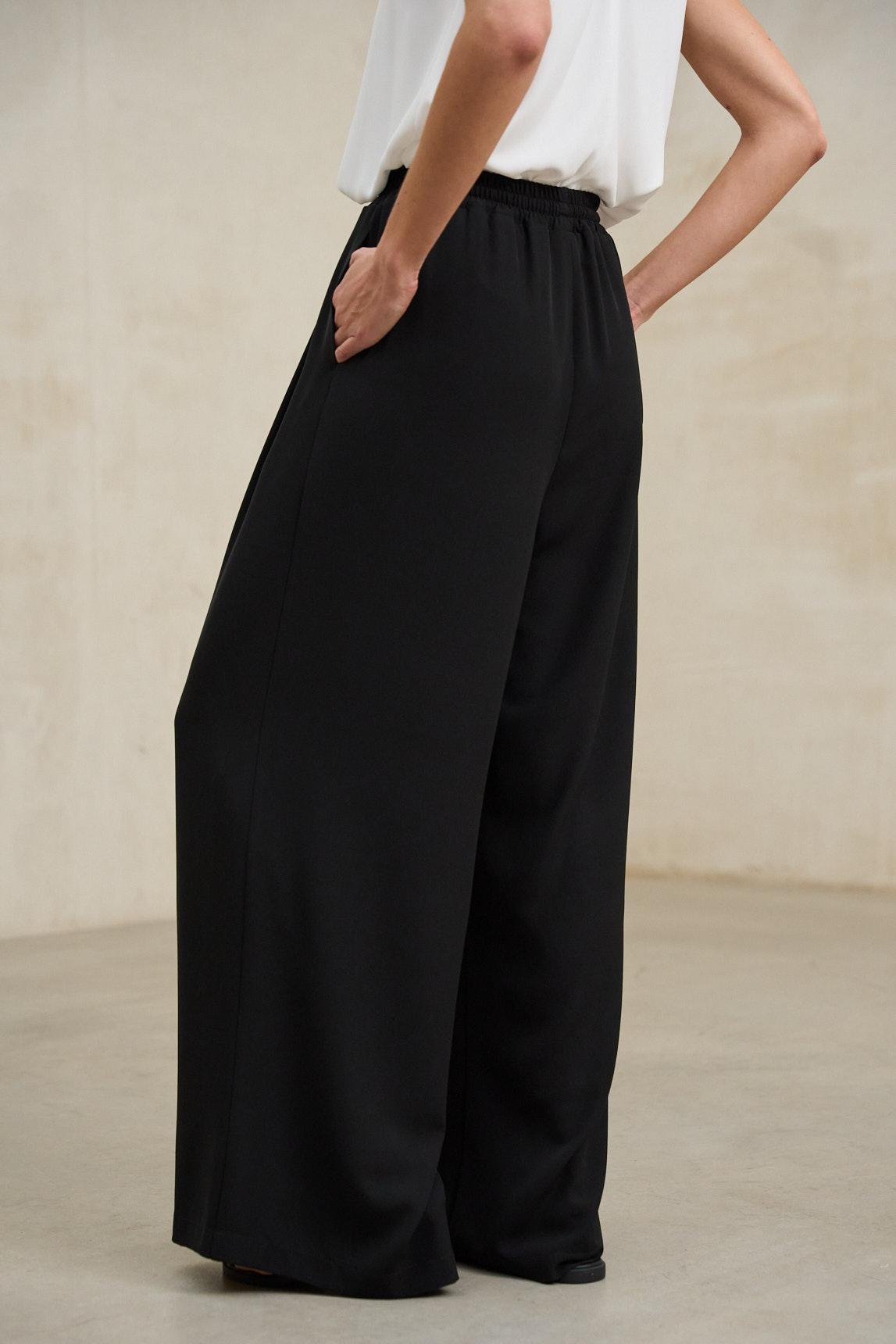 Lirien black trousers