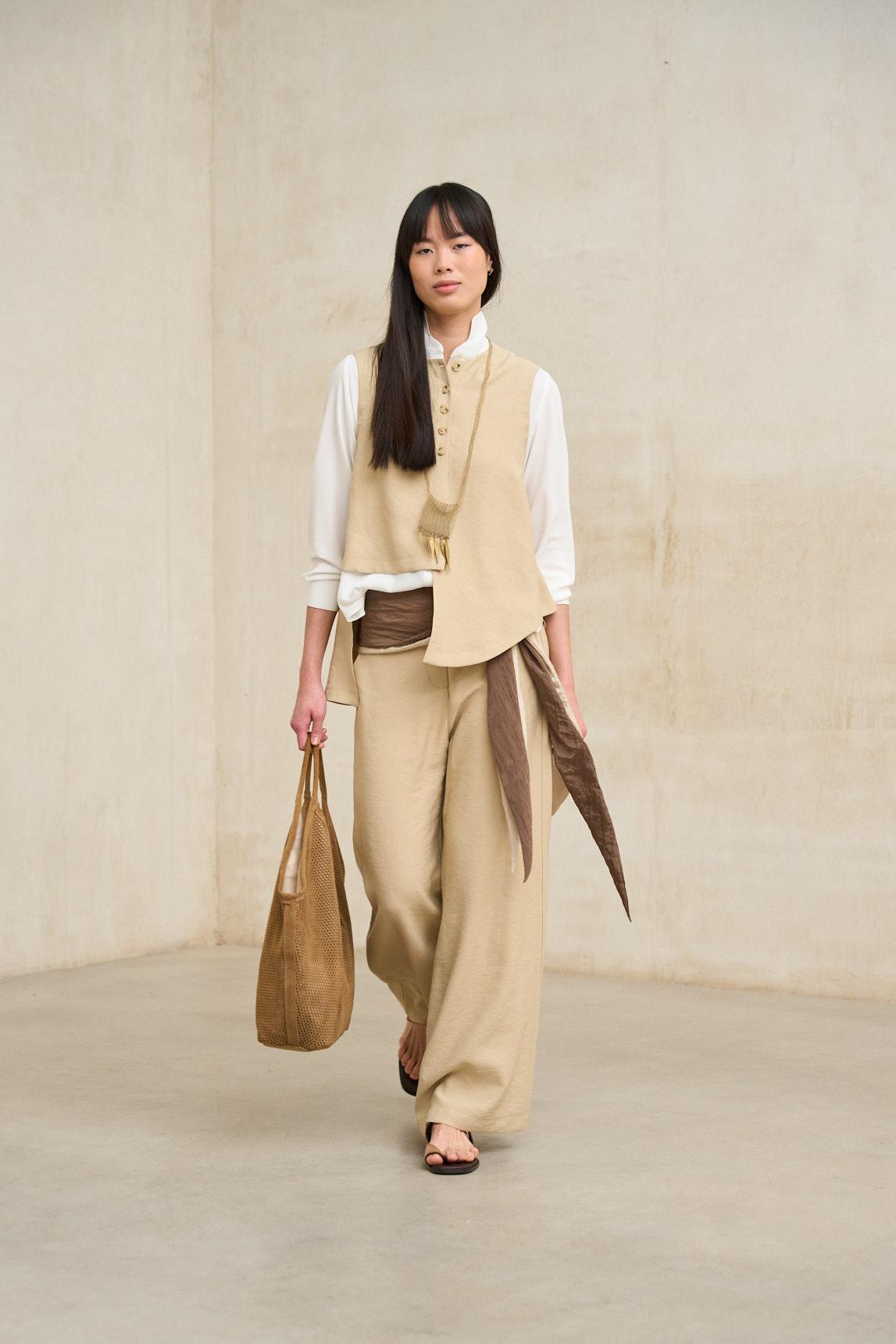 Freja beige vest