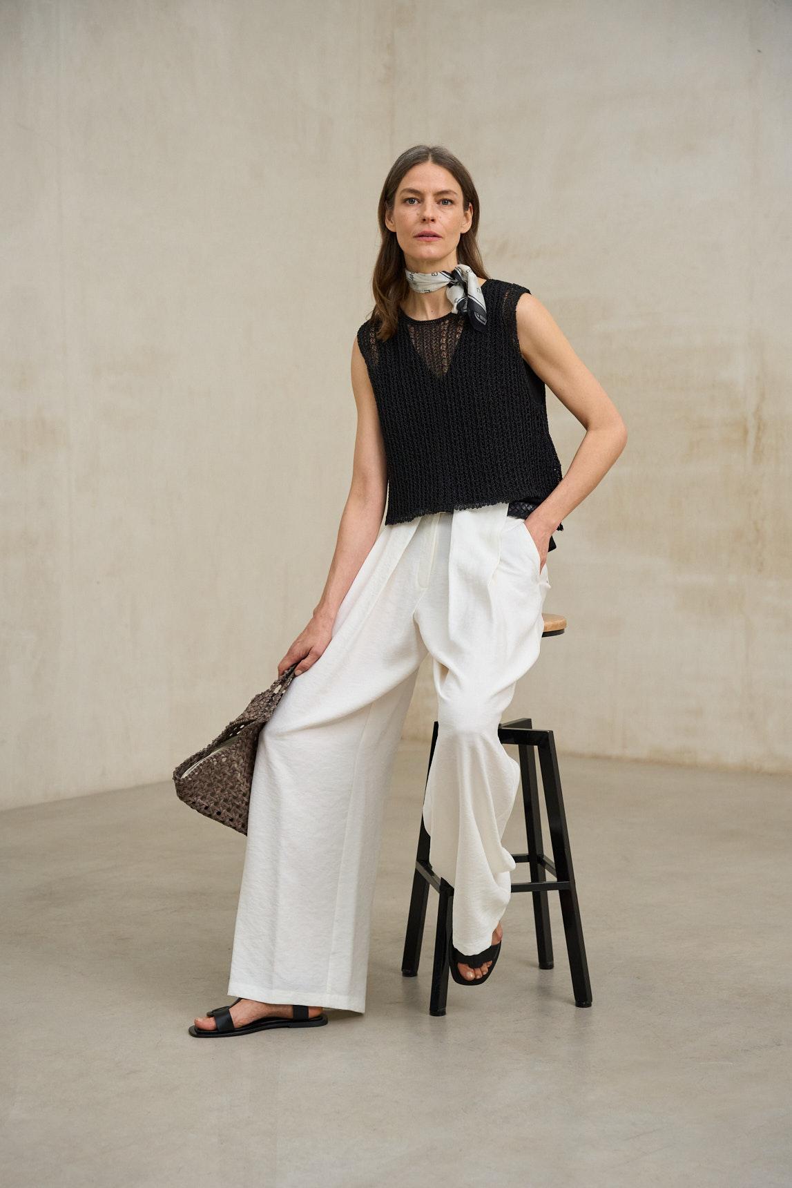 Erya black vest