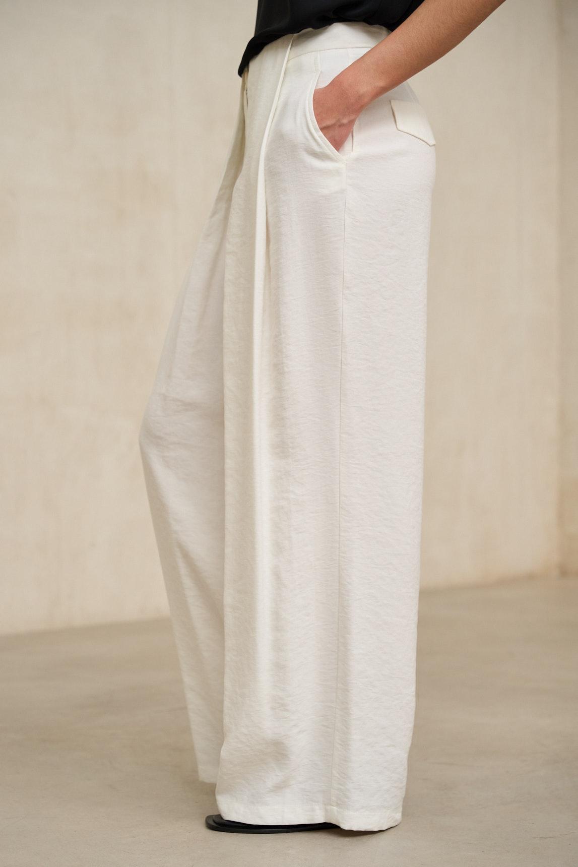 Lyss white trousers